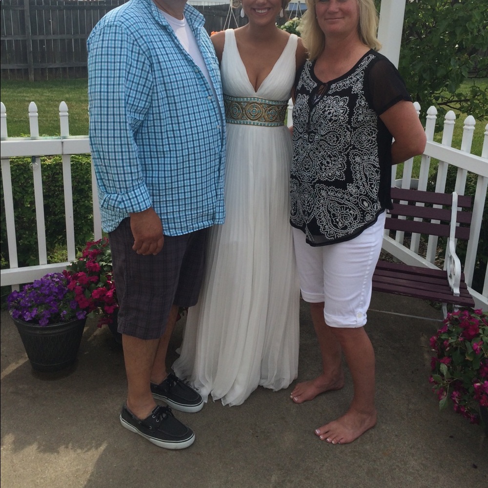 White flowy prom dress - Picture 4 of 5